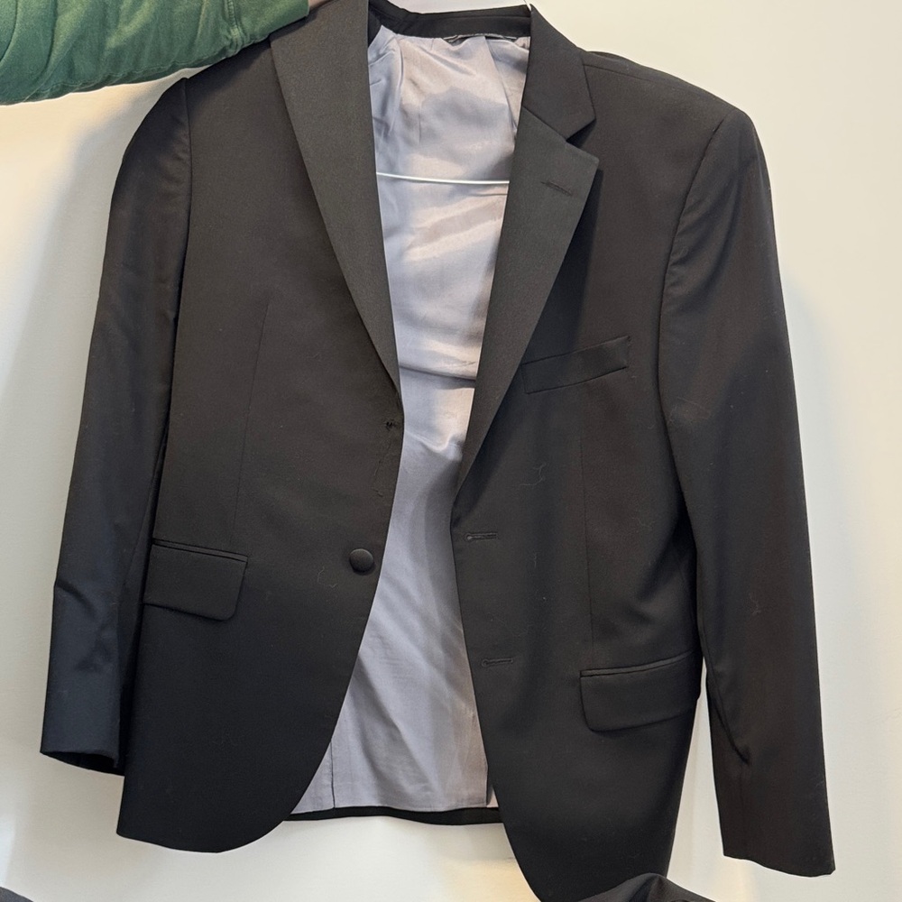 Vera Wang Men's Black Tuxedo